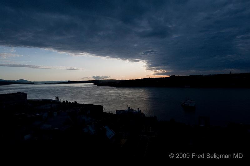 20090828_124754 D3.jpg - St Lawrence River from Chateau Frontenac at dawn